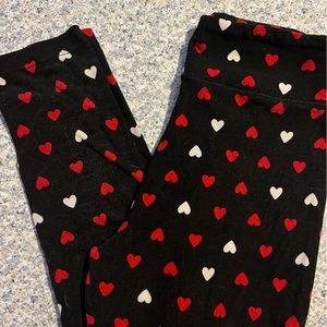 Lularoe Hearts OS Leggings Red Love Hearts on Black Background Valentines